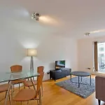 Cosy 1 Bed Globe View St Pauls London