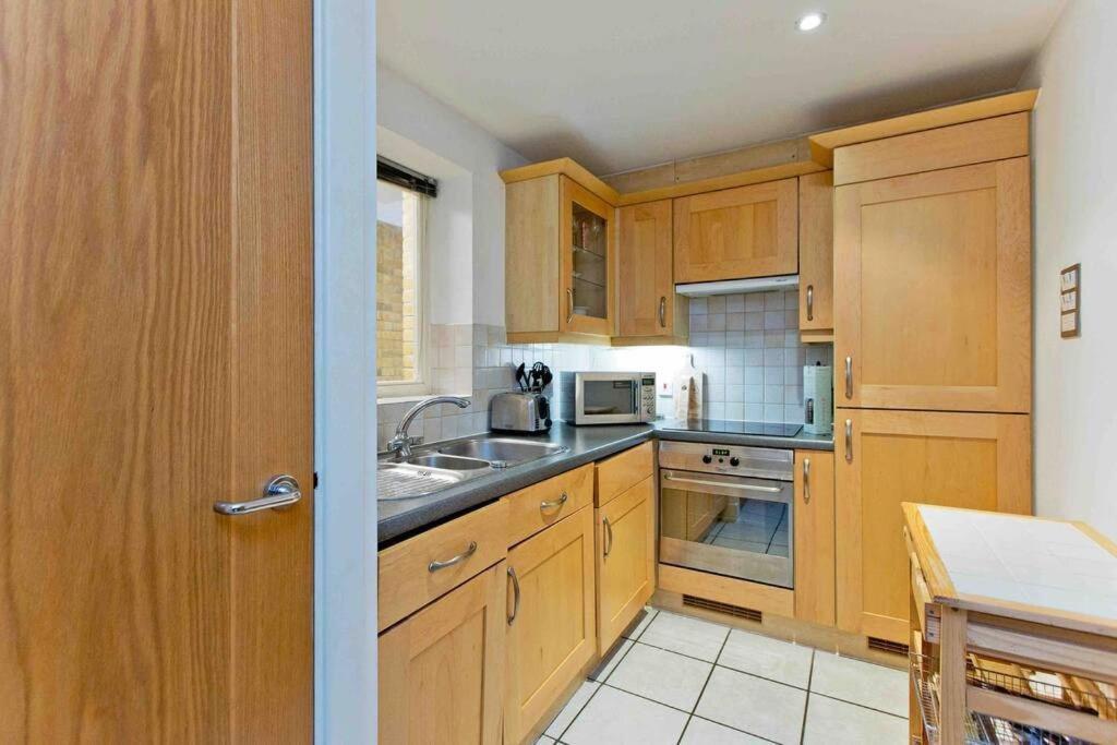 Cosy 1 Bed Globe View St Pauls