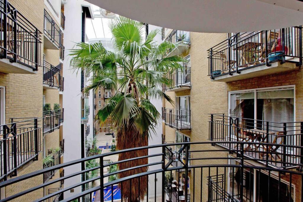 Cosy 1 Bed Globe View St Pauls Apartment